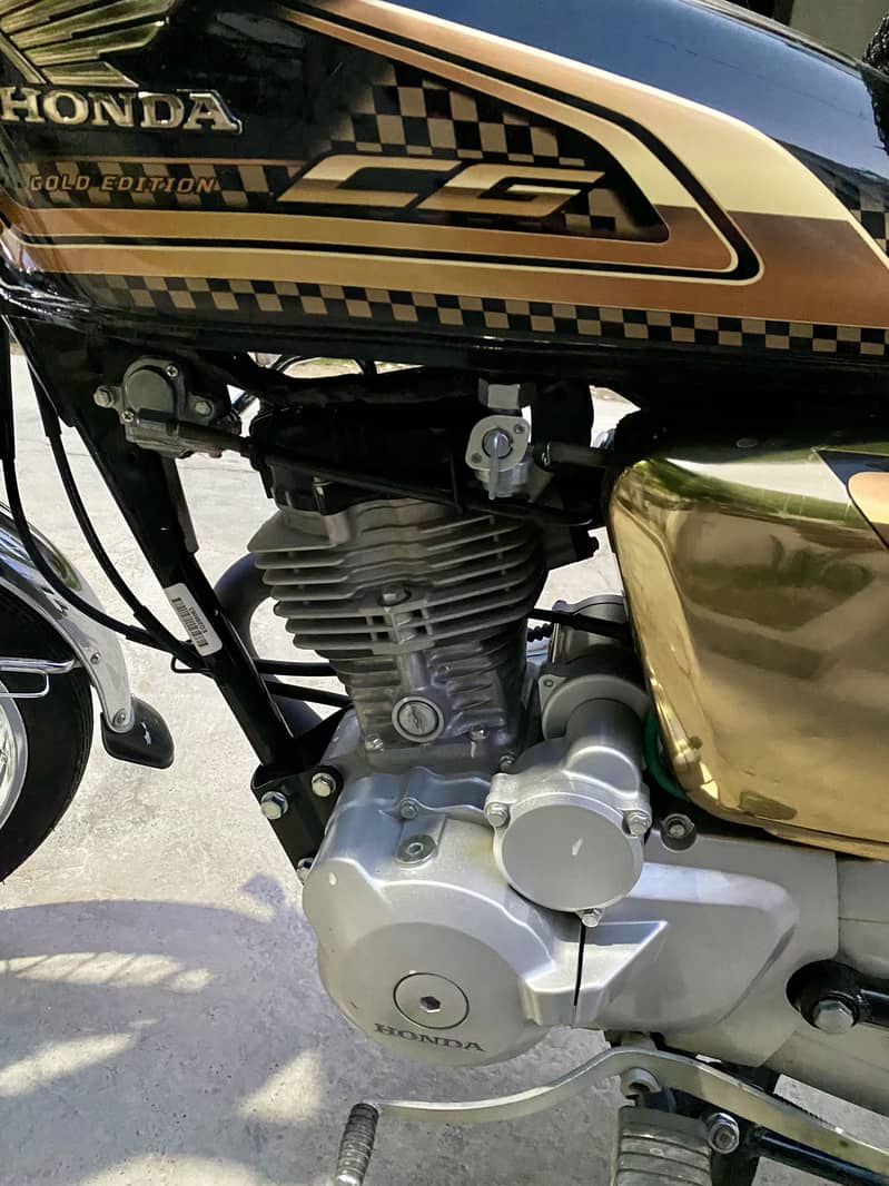 Honda CG 125 special  edition gold 3