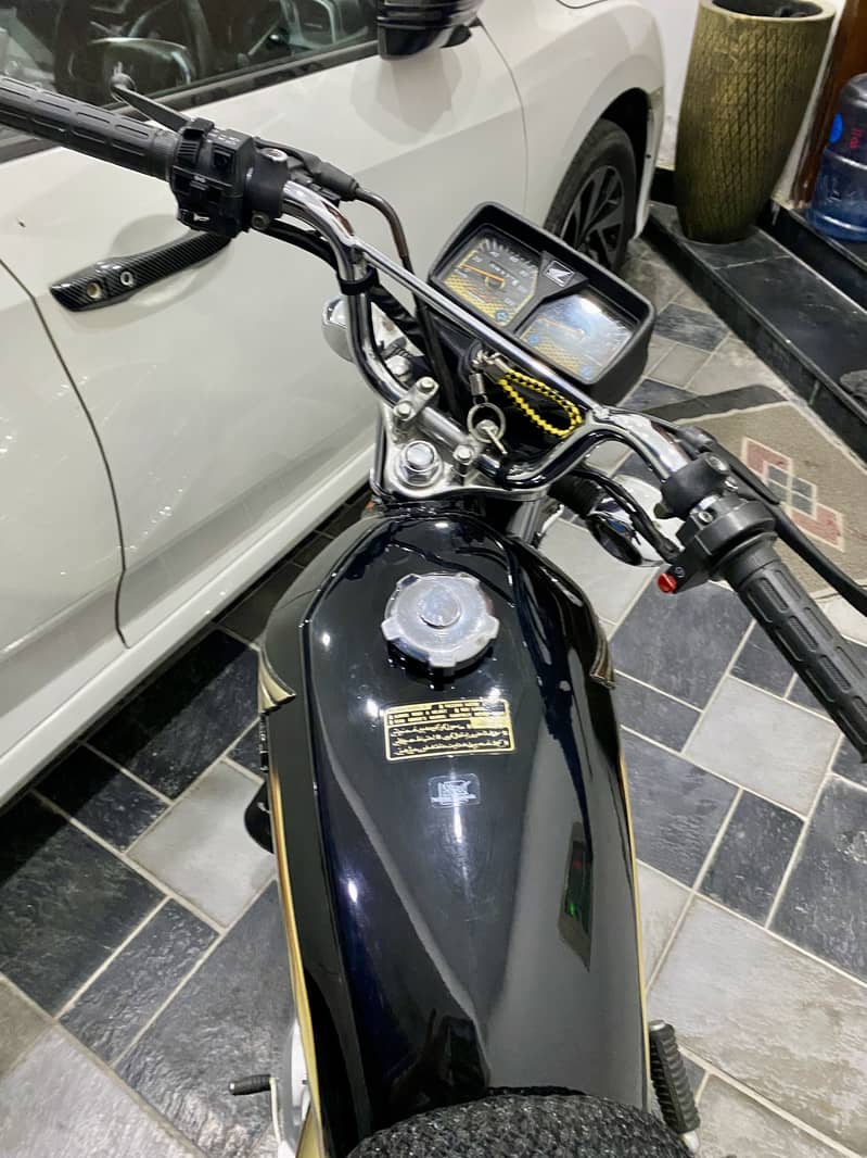 Honda CG 125 special  edition gold 4