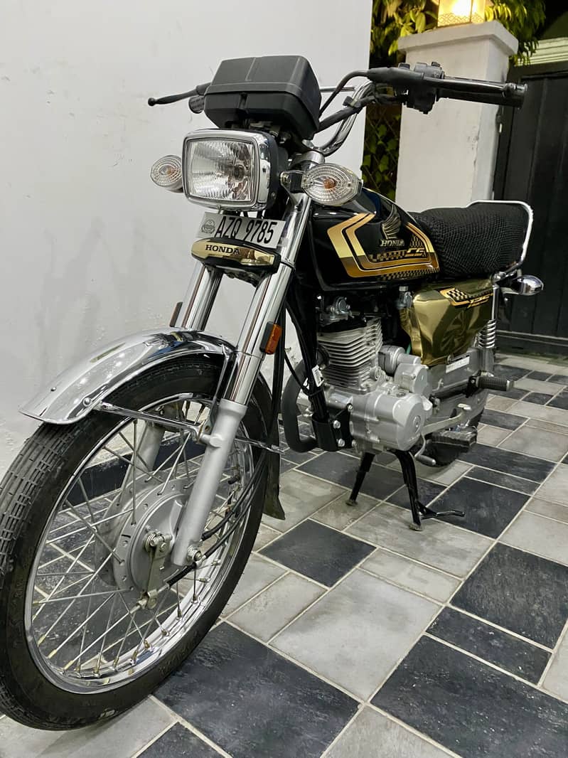 Honda CG 125 special  edition gold 5