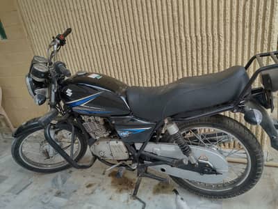 Suzuki GS 150 2015