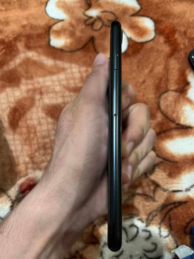 IPhone SE 2 4