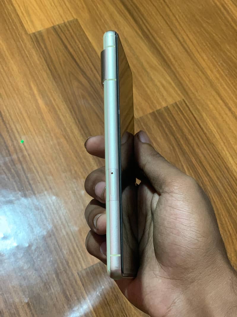 Google Pixel 7 4