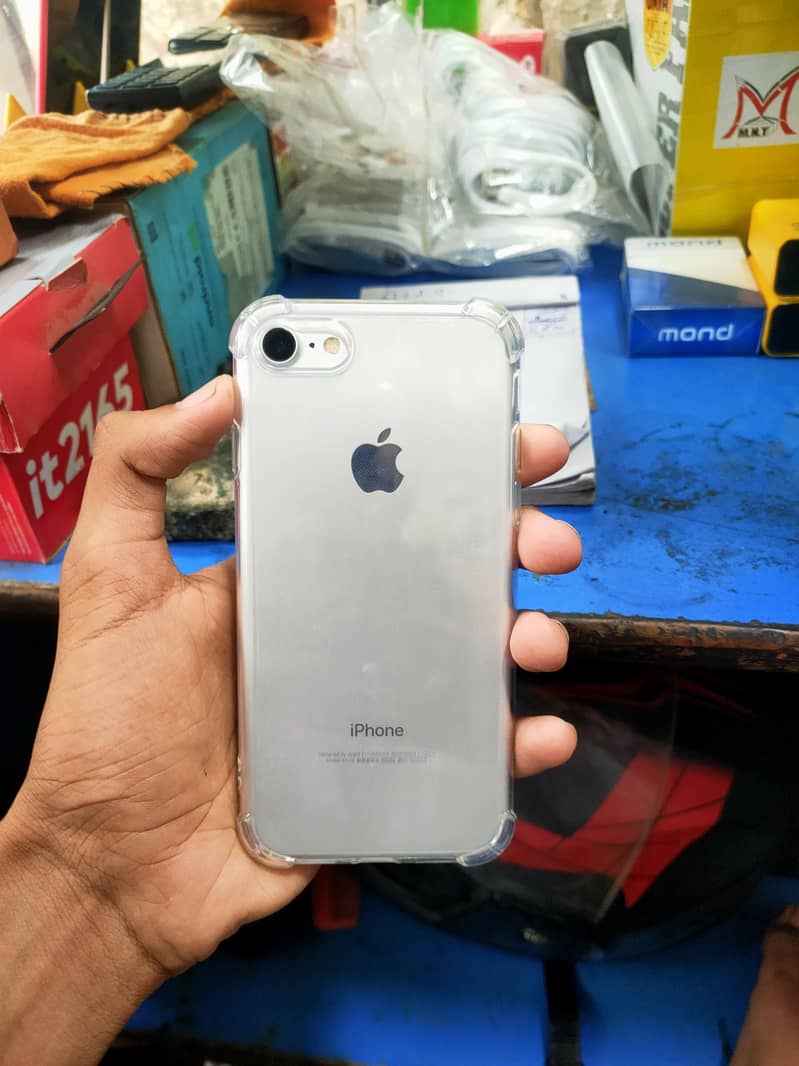 Apple iPhone 7 0