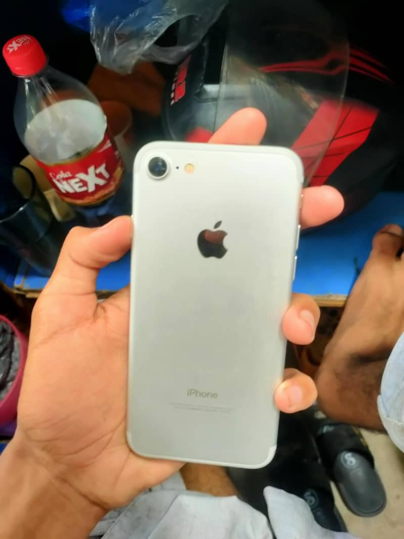 Apple iPhone 7 2