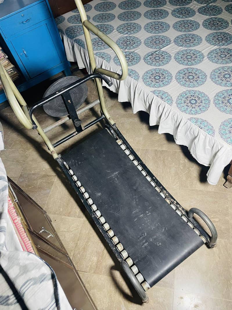 Manual multi- functional treadmill 1