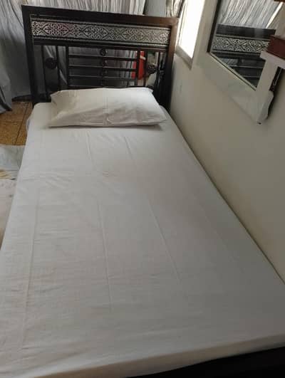 Single Iron Bed Only in Rs. 12000