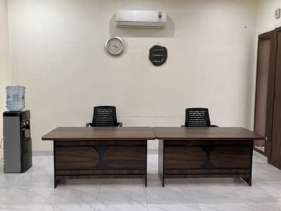 Luxury Office Tables and Office Chairs
