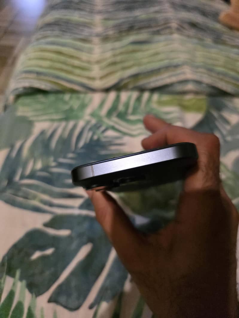 Apple iPhone 15 Pro 4