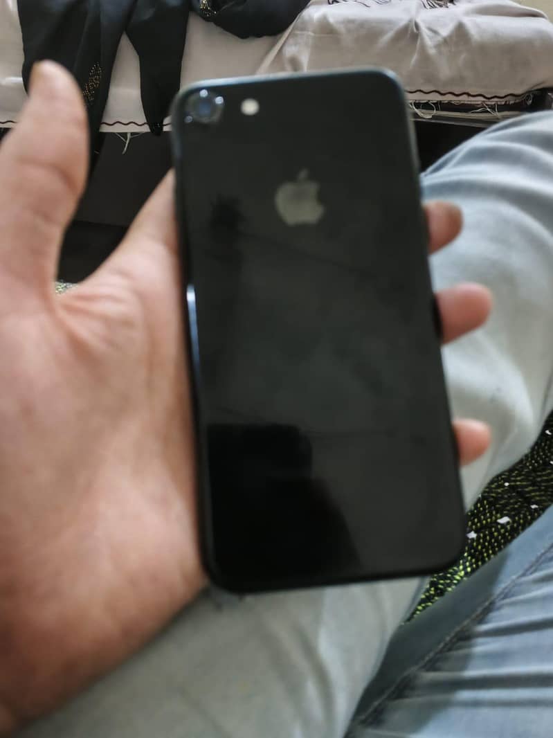 Apple iPhone 7 1