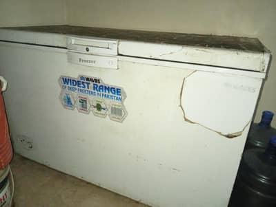 Waves full size deep freezer
