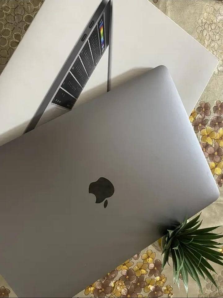 apple MacBook 2016 0