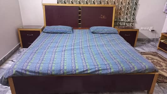 Bed set (bed, 2 side tables, a tv unit and a dress table with mirror)