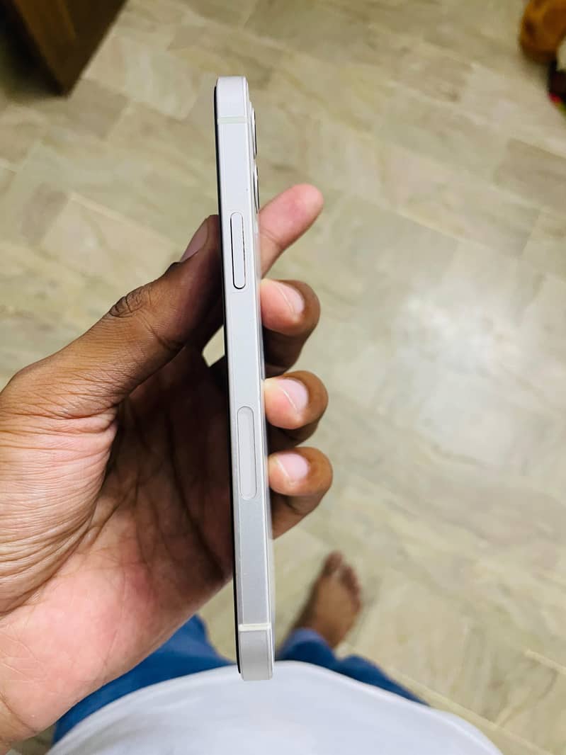 Apple iPhone 12 6