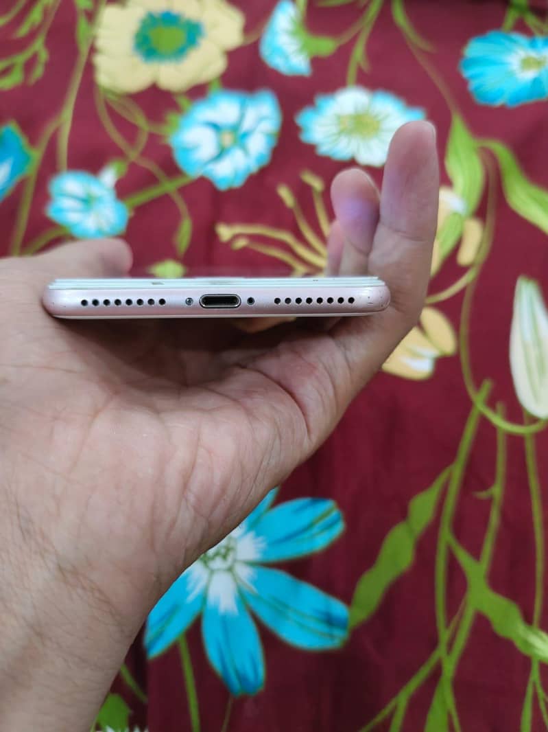 Apple iPhone 7 Plus 2