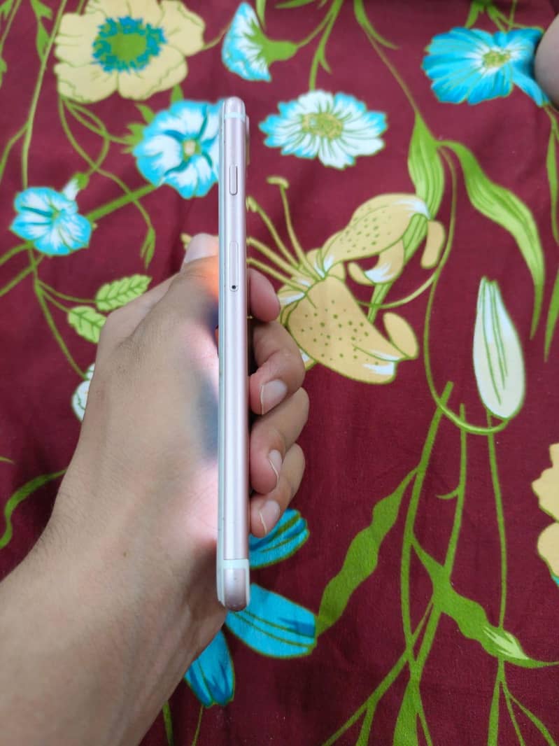 Apple iPhone 7 Plus 4