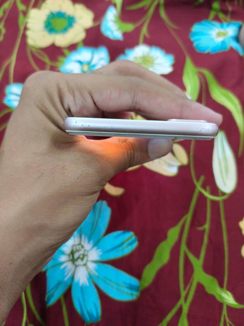 Apple iPhone 7 Plus 6
