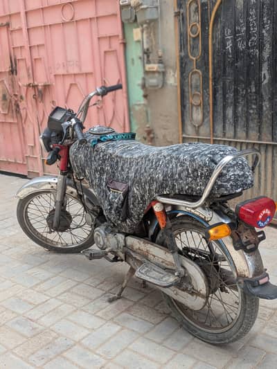 Honda CD 70 - 2011 Model.
