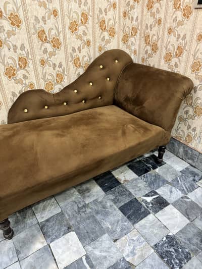 Elegant Brown Deewan / chaise Lounge Sofa in Excellent condition