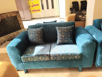 Beautiful Sofa Set For Sale | Good Condition | Comfortable & Stylish