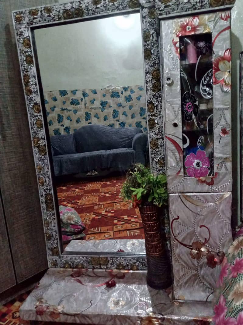 drasing with long mirror 3