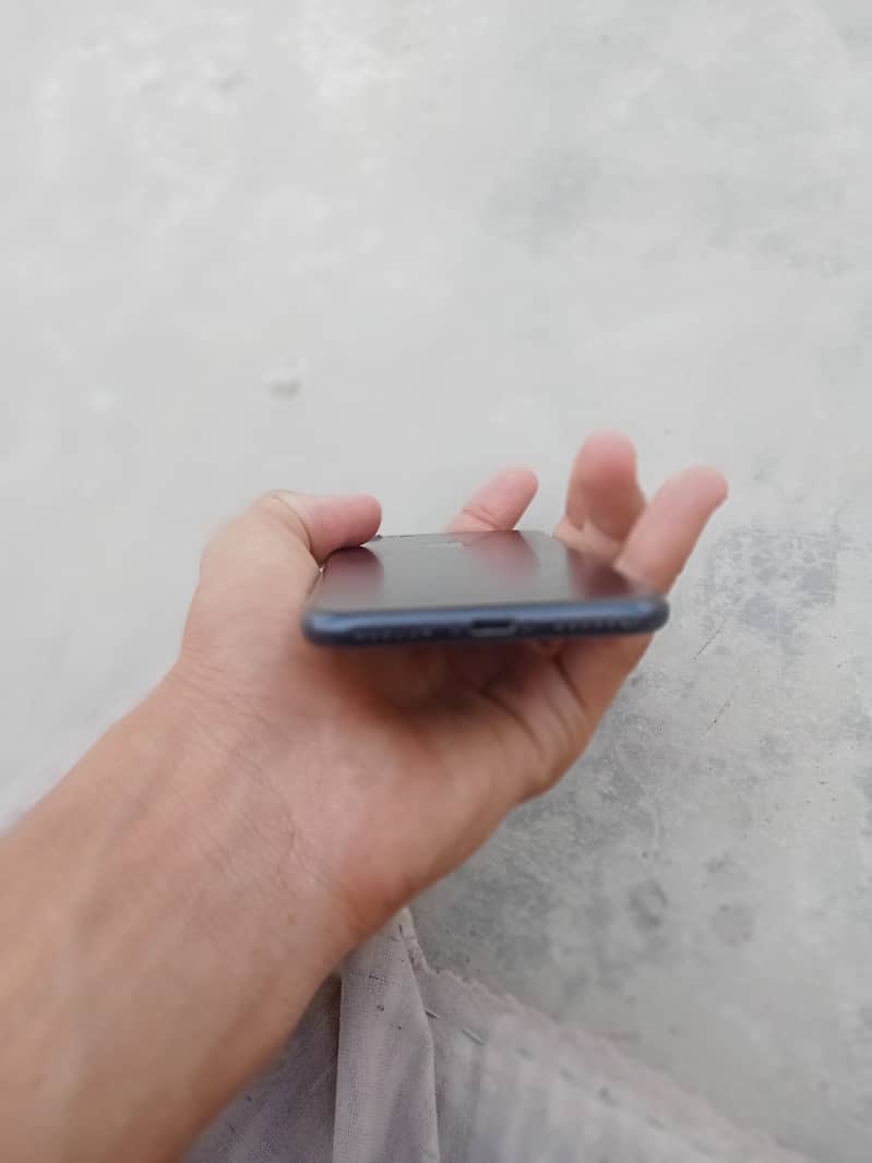 Apple iPhone 7 0
