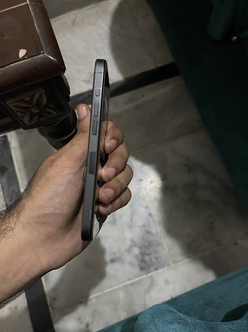 Apple iPhone 15 Pro 2