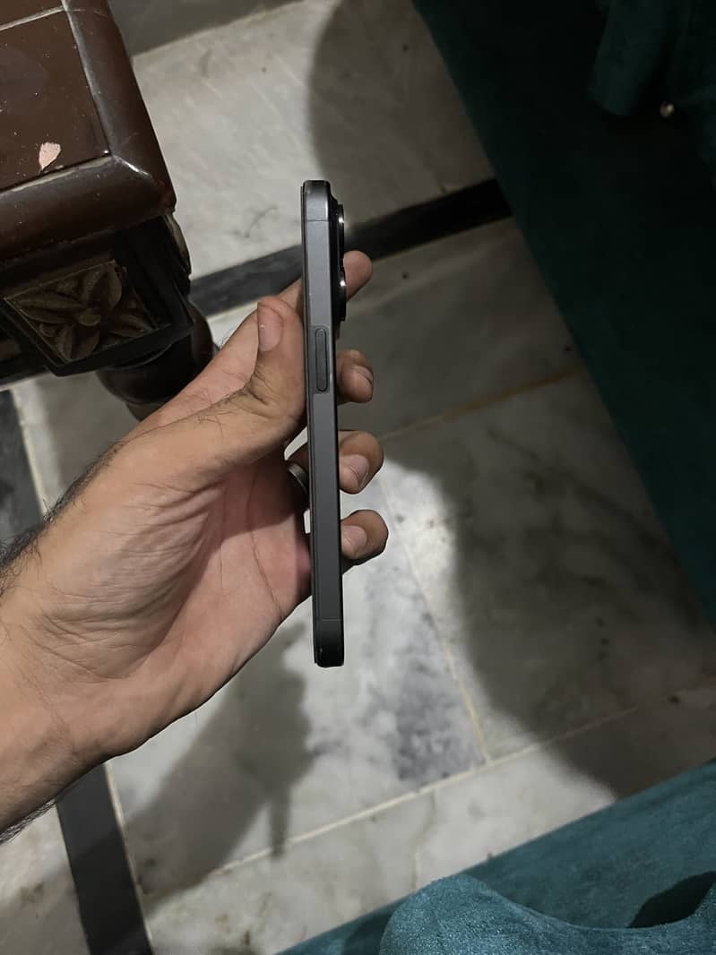 Apple iPhone 15 Pro 3