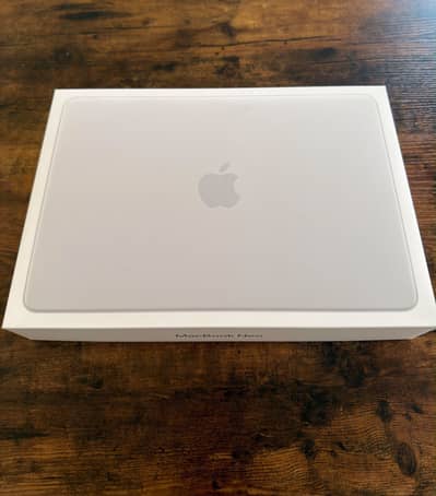 Brand new Apple macbook Neo 512gb with touch iD