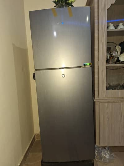 we are selling this refrigerator because of shifting