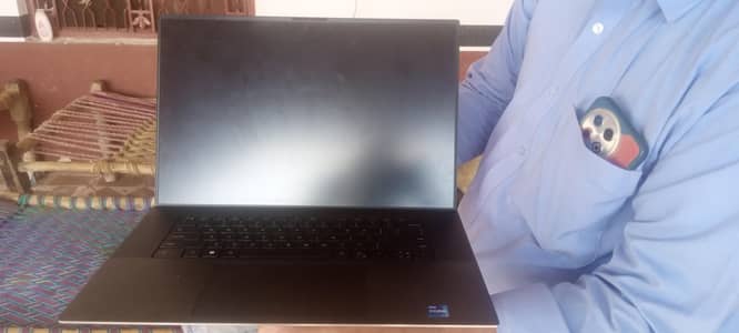 Dell XPS 17 MODEL 9720 32 GB RAM 1TB SSD 4 GB GRAPHIC CARD