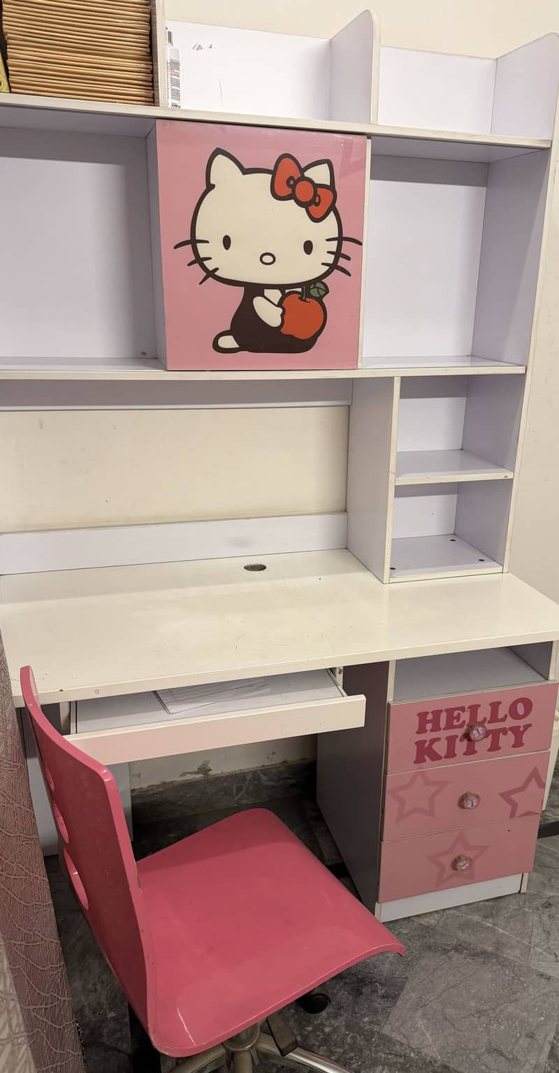 Hello kitty study table 1