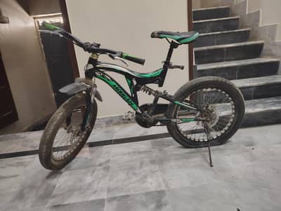 MORGAN CYCLE MOUNTAIN BIKE LEFT TIRE NEEDS TO BE CHANGED But Ok Bike h