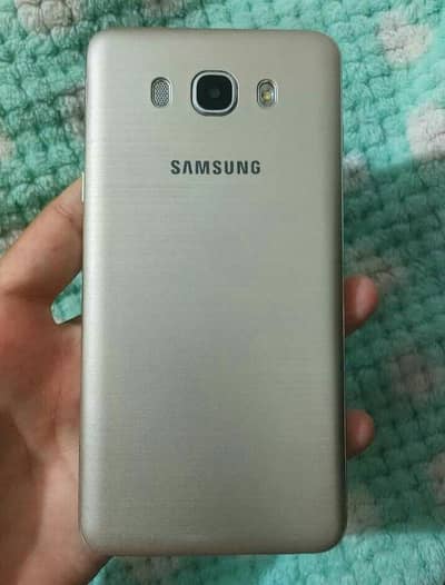 Samsung J7