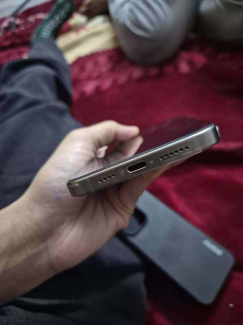 iPhone 15 Pro Max 2
