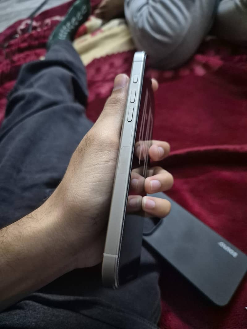 iPhone 15 Pro Max 3