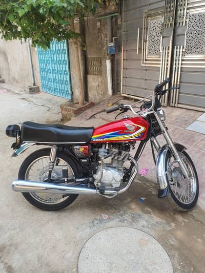 honda 125 red 2019 model condition acchi hai