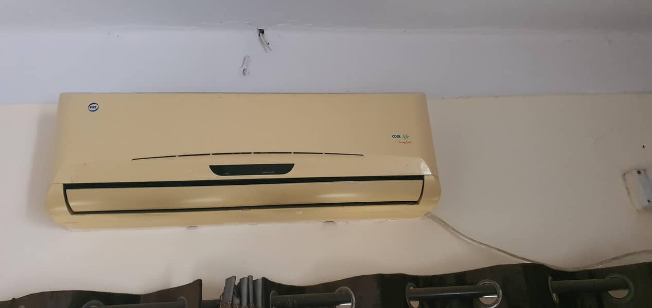 PEL SPLIT AIR CONDITIONER 0