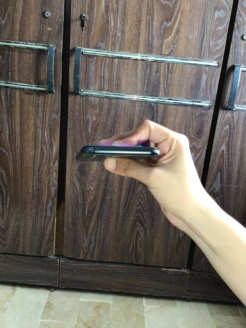 Apple iPhone 11 Pro Max 2