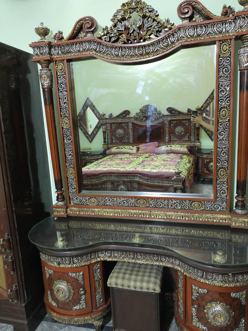 Chinioti Bed Set with Dressing Table 6