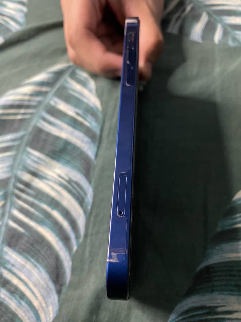 Apple iPhone 12 3