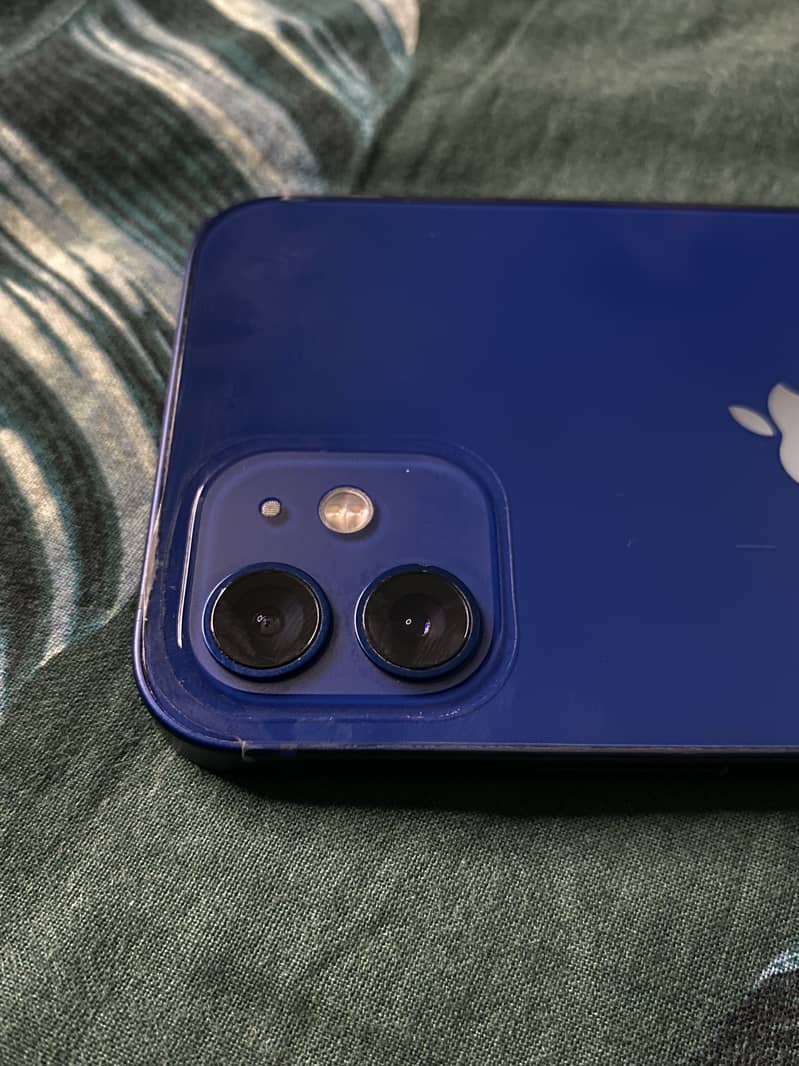 Apple iPhone 12 4