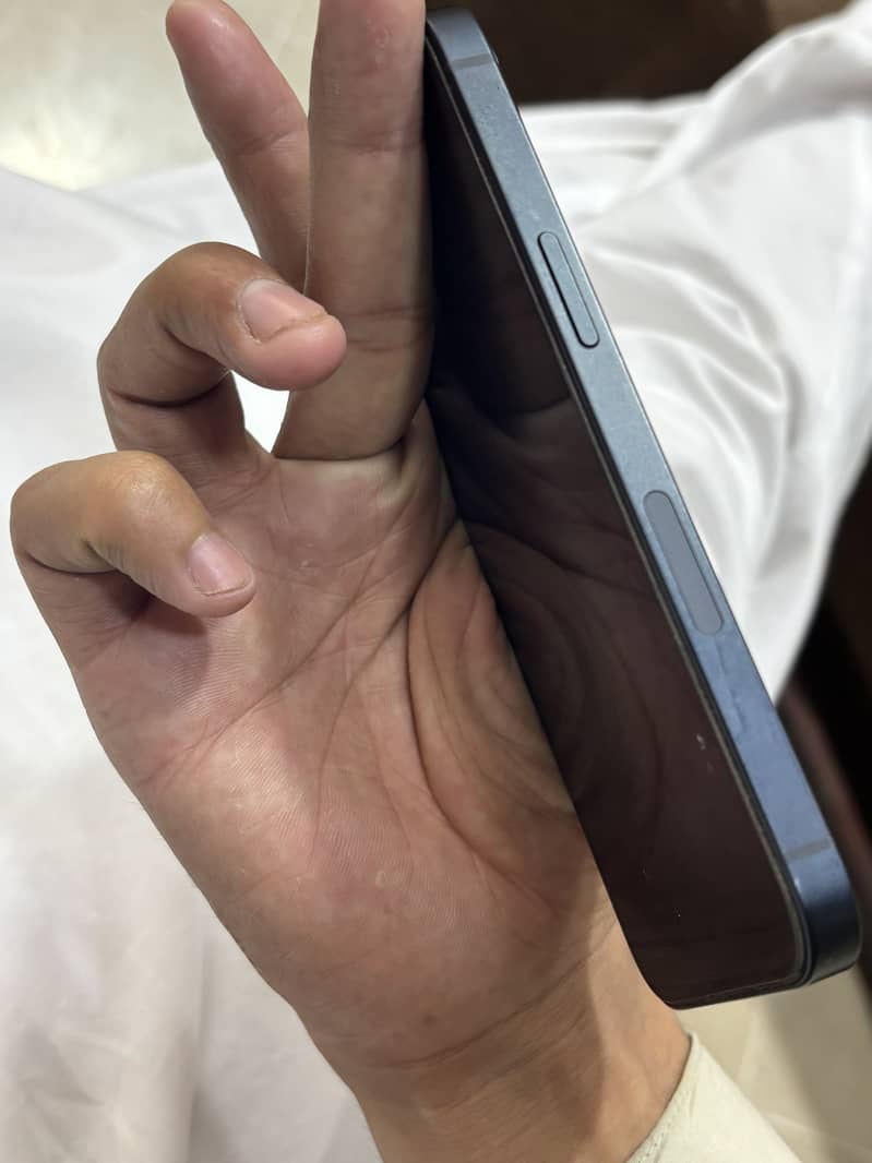 Apple iPhone 13 4