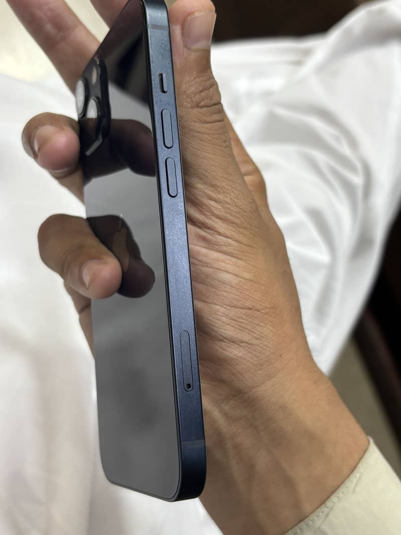 Apple iPhone 13 5