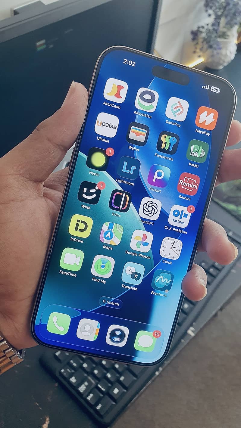 Apple iPhone 16 Pro Max 3