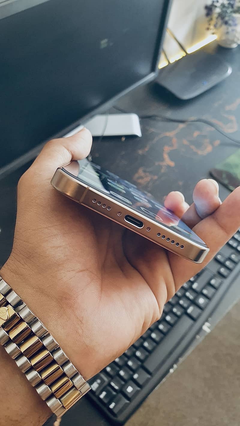 Apple iPhone 16 Pro Max 5