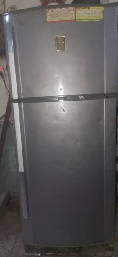 ​Dawlence Refrigerator/Freezer in Excellent Working Condition (Used)