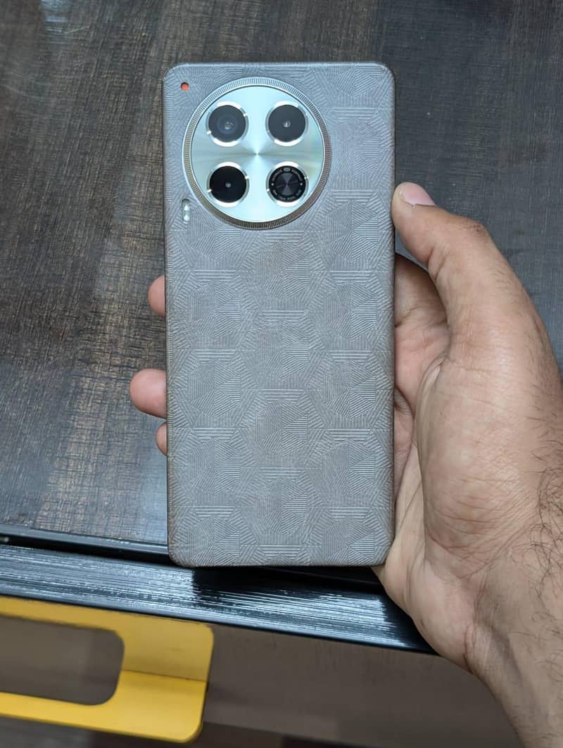 Tecno Camon 30 1