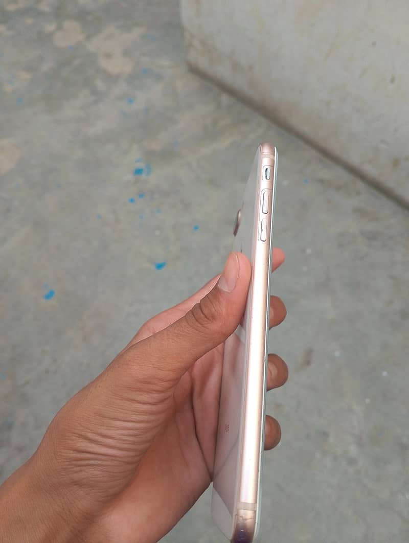 Apple iPhone 8 Plus 3