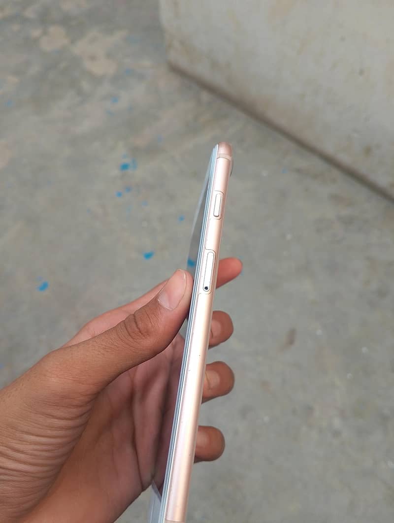 Apple iPhone 8 Plus 4