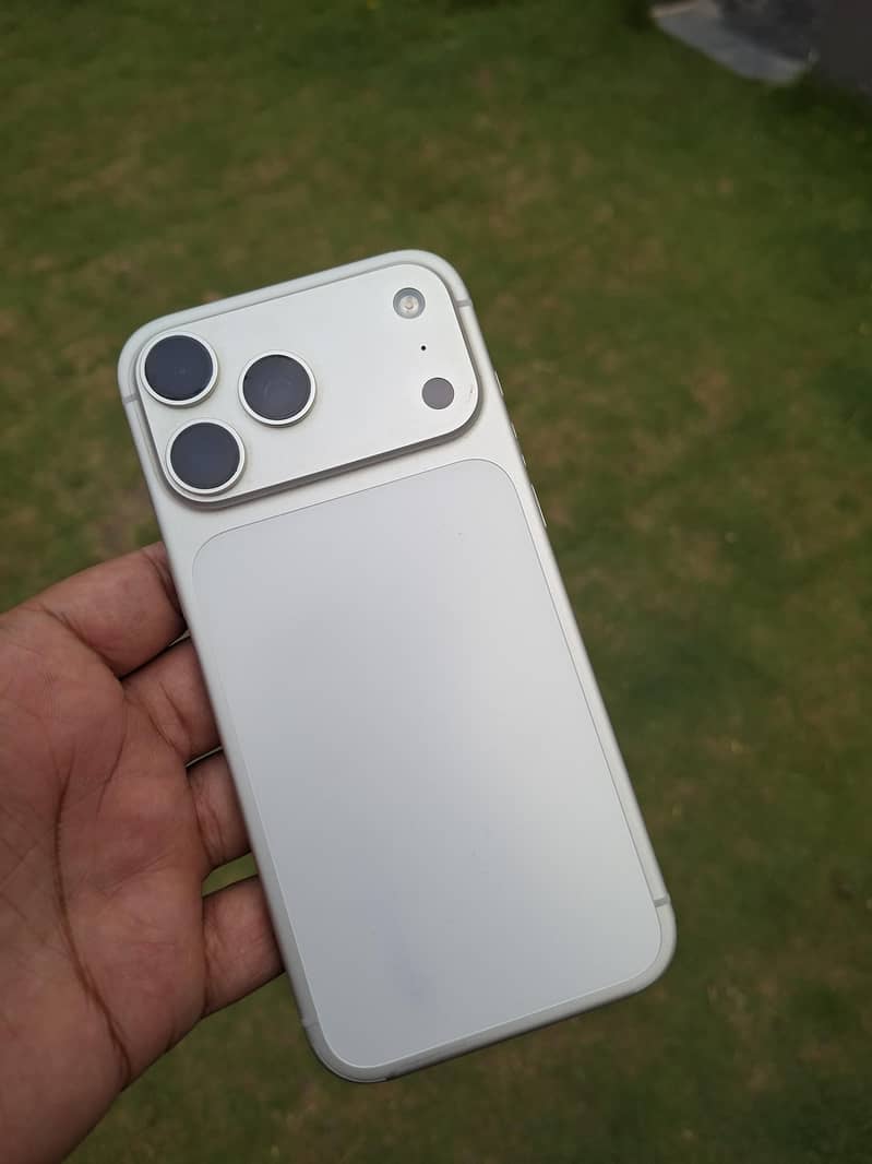 Apple iPhone 17 Pro Max 0